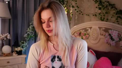 Snapshot of burnletitallburn chatting on 11.13.25 Jessica online show from 11.13.25