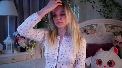 Snapshot of burnletitallburn chatting on 11.24.25 Jessica online show from 11.24.25