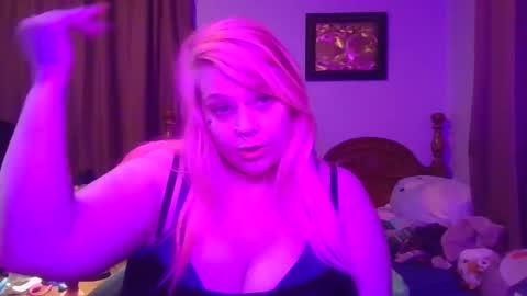 Snapshot of burnthemail chatting on 02.15.25 lilly online show from 02.15.25