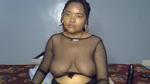 Snapshot of busty_kenzi chatting on 06.11.26 busty kenzi online show from 06.11.26