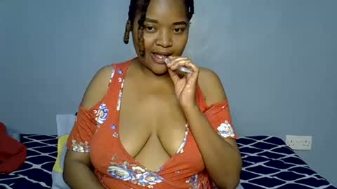 Snapshot of busty_kenzi chatting on 07.10.26 busty kenzi online show from 07.10.26