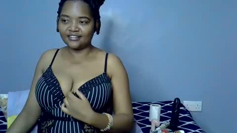 Snapshot of busty_kenzi chatting on 07.15.26 busty kenzi online show from 07.15.26