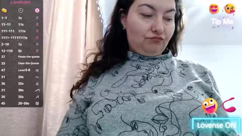 Snapshot of bustyemma chatting on 01.12.26 Emma online show from 01.12.26