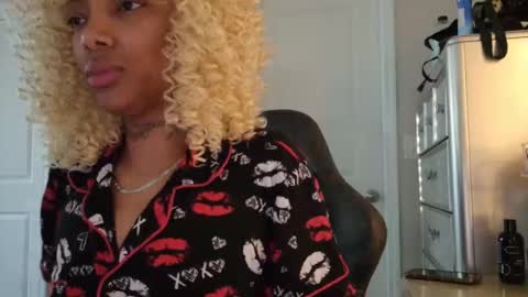 butterfly booty online show from 12.15.25