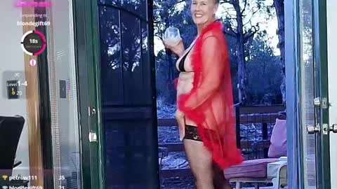 Bee and John online show from 02.05.26