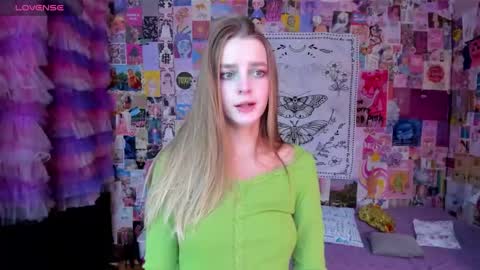 Snapshot of caaandy_girl chatting on 10.17.25 Emily  online show from 10.17.25
