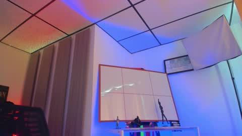 caitlingomez0 online show from 10.30.25