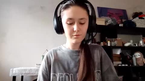 Snapshot of caitlynvuono chatting on 12.14.25 Sara online show from 12.14.25