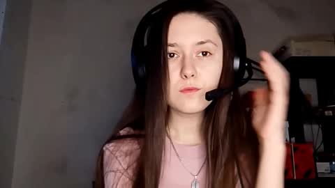 Snapshot of caitlynvuono chatting on 12.20.25 Sara online show from 12.20.25