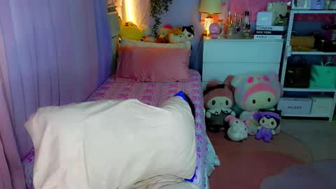 Snapshot of callme_mia chatting on 02.19.26 Mia online show from 02.19.26