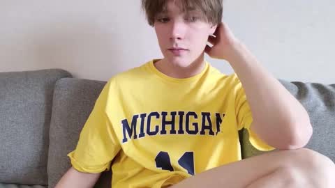 Snapshot of callmenineoneseven chatting on 10.13.25 Nick online show from 10.13.25