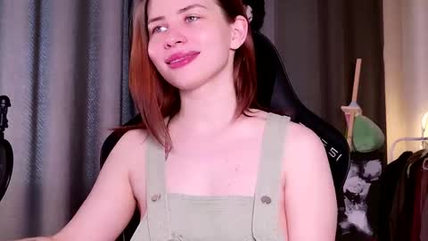 Snapshot of callmetori chatting on 12.16.25 Frida online show from 12.16.25