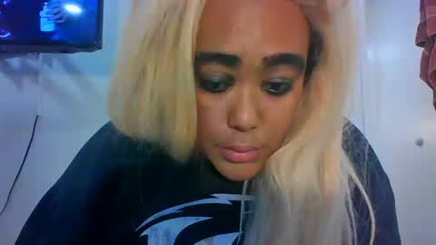 Snapshot of cals9x chatting on 12.01.24 camzxoxox online show from 12.01.24