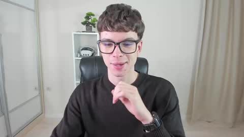 Hey I am Calvin  online show from 02.12.25