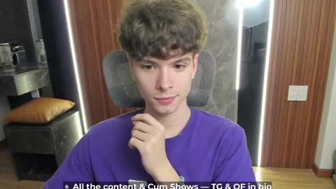 Hey I am Calvin  online show from 04.19.26