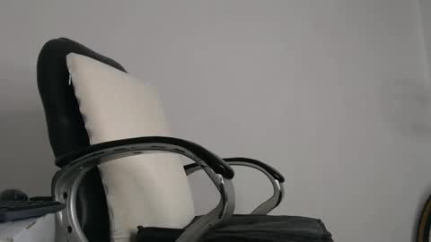 Snapshot of calvinhotlatino chatting on 12.14.24 calvinhotlatino online show from 12.14.24