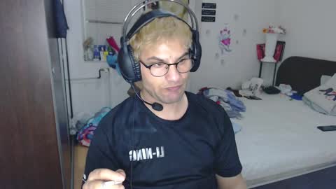 Snapshot of calvinjohnlad chatting on 03.08.25 Calvinjohnlad online show from 03.08.25