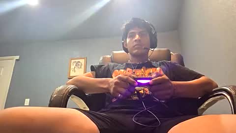 camachochuy1221 online show from 12.21.25