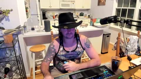 Snapshot of camarant chatting on 10.07.25 camarant online show from 10.07.25