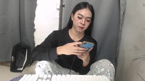 Snapshot of camela_star chatting on 12.23.24 camela_star online show from 12.23.24