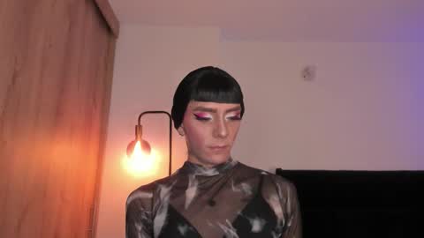 Snapshot of cameron_lyra chatting on 12.15.25 Cameron online show from 12.15.25