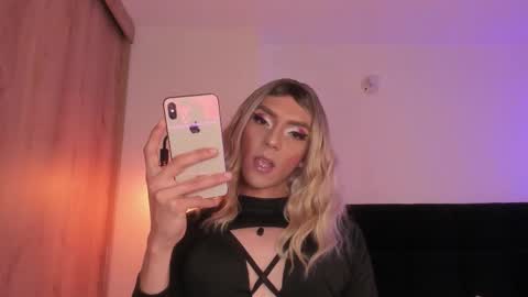 Snapshot of cameron_lyra chatting on 01.12.26 Cameron online show from 01.12.26