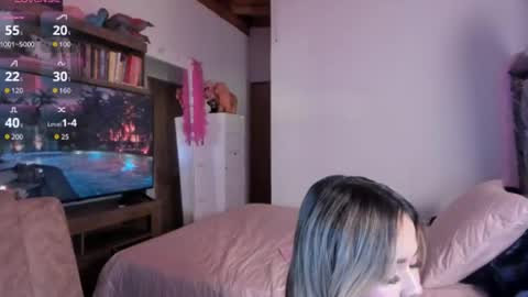 Snapshot of camijhonss chatting on 10.06.25 camijhonss online show from 10.06.25