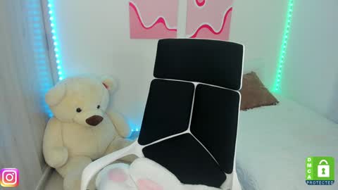 Snapshot of camila_ec2 chatting on 01.16.25 C A M I online show from 01.16.25