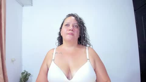 Snapshot of camilaa_foxxx chatting on 05.31.26 camilaa foxxx online show from 05.31.26