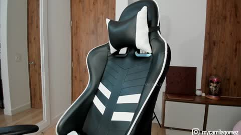 Camila online show from 10.18.25