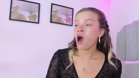 Camila Monroee  online show from 03.12.25