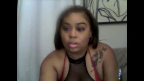 Snapshot of camiliaskye chatting on 11.19.25 camiliaskye online show from 11.19.25