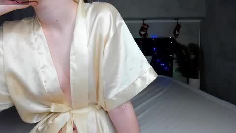 Snapshot of camilla_kelly chatting on 12.15.25 Camilla online show from 12.15.25