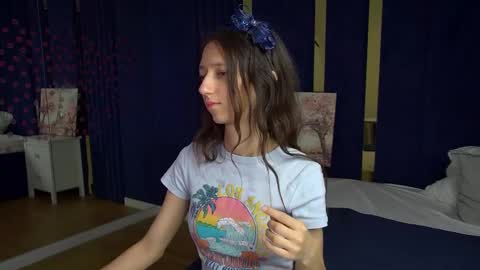 Snapshot of camillewhite chatting on 03.27.26 camillewhite online show from 03.27.26