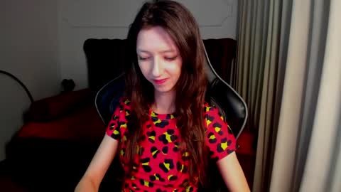 Snapshot of camillewhite chatting on 04.01.26 camillewhite online show from 04.01.26