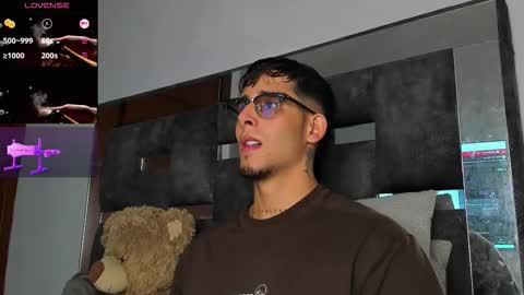   INDEPENDENT MODEL online show from 10.28.25