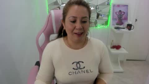 Snapshot of camixxx_m chatting on 09.22.25 camixxx_m online show from 09.22.25
