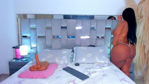 Snapshot of cammiila chatting on 04.25.26 Camila online show from 04.25.26