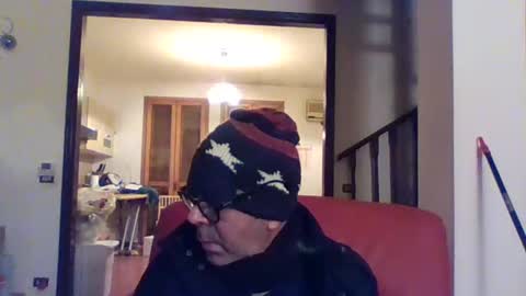 Snapshot of camomilla72 chatting on 03.04.25 Cristian online show from 03.04.25