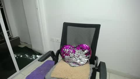 Snapshot of candacesxhot chatting on 02.14.25 cumorsmooke online show from 02.14.25