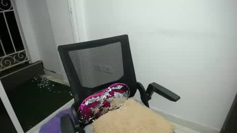 Snapshot of candacesxhot chatting on 02.15.25 cumorsmooke online show from 02.15.25