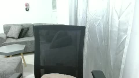 Snapshot of candacesxhot chatting on 12.03.25 cumorsmooke online show from 12.03.25