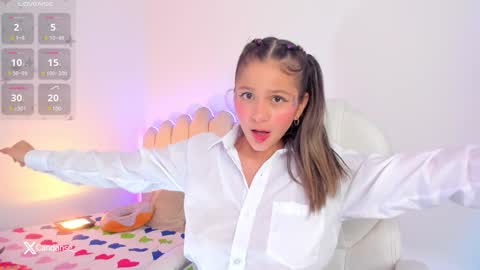 Snapshot of candase_ chatting on 02.02.25 Candase online show from 02.02.25