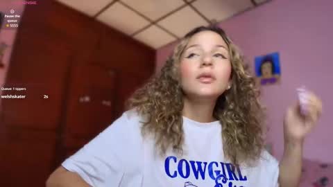 Snapshot of candase_ chatting on 10.04.25 Candase online show from 10.04.25