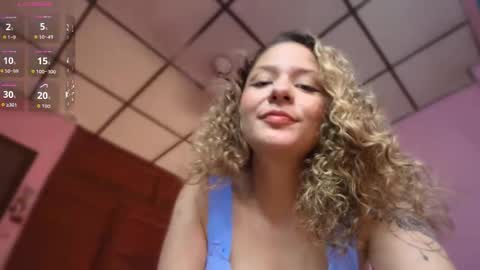 Snapshot of candase_ chatting on 10.10.25 Candase online show from 10.10.25