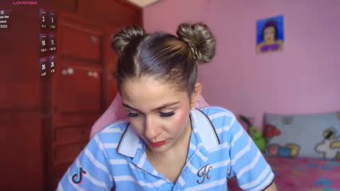 Snapshot of candase_ chatting on 10.23.25 Candase online show from 10.23.25