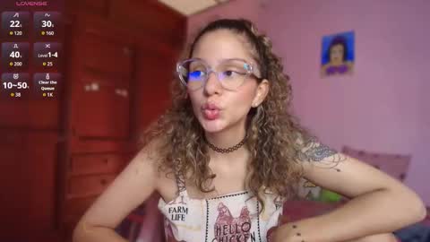 Snapshot of candase_ chatting on 11.04.25 Candase online show from 11.04.25