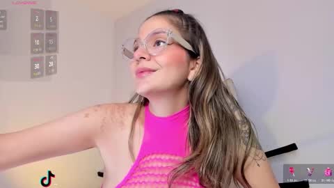 Snapshot of candase_ chatting on 11.25.25 Candase online show from 11.25.25