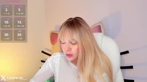 Snapshot of candase_ chatting on 12.03.25 Candase online show from 12.03.25