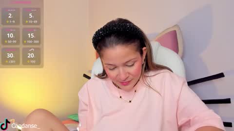 Snapshot of candase_ chatting on 12.04.25 Candase online show from 12.04.25